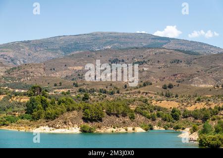 Blick auf den Beznar-See im Lecrin-Tal in Andalusien, Spanien Stockfoto