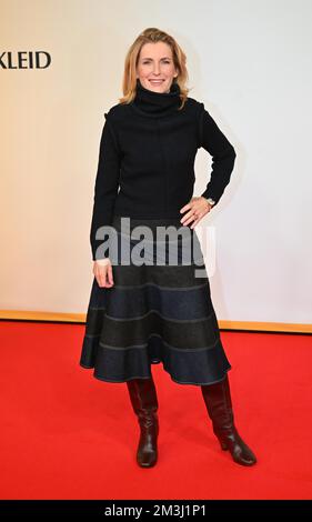 München, Deutschland. 15.. Dezember 2022. Schauspielerin Maria Furtwängler kommt zur Premiere des Films „Oscar's Dress“ in der Astor Film Lounge im ARRI. Kredit: Felix Hörhager/dpa/Alamy Live News Stockfoto