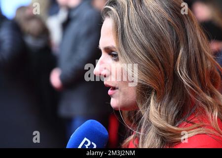 München, Deutschland. 15.. Dezember 2022. Die Schauspielerin Marie Burchard gibt ein Interview bei der Premiere des Films „Oscar's Dress“ in der Astor Film Lounge im ARRI. Kredit: Felix Hörhager/dpa/Alamy Live News Stockfoto