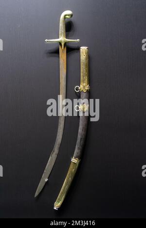 Antikes osmanisches Schwert aus der Waffensammlung im Topkapi-Palast von Istanbul. 2022. Stockfoto