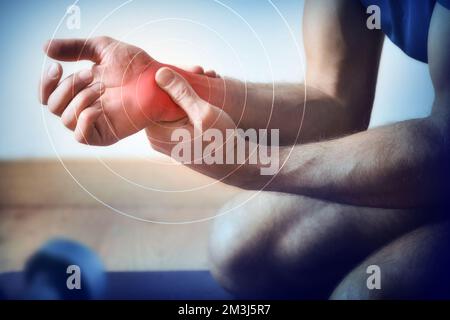 Detail einer Darstellung des Handgelenkschmerzes mit roter Farbe auf einem bläulichen Bild. Stockfoto