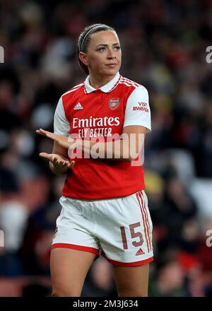 Arsenal's Katie McCabe beobachtet sie, nachdem sie während des Spiels der UEFA Women's Champions League Group C im Emirates Stadium, London, ersetzt wurde. Foto: Donnerstag, 15. Dezember 2022. Stockfoto