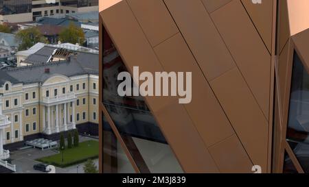 Wunderschöne Landschaft von einer Drohne. Aktienaufnahmen . Ein heller Blick auf die Bürogebäude im Stadtzentrum und einen wunderschönen Park mit einem Fluss w Stockfoto