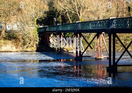 The River Lune, Halton, Lancashire, 15.. Dezember 2022 die gefrorene Oberfläche des Flusses Lune verbirgt den Fluss des Flusses unter dem Eis. Kredit: PN News/Alamy Live News Stockfoto