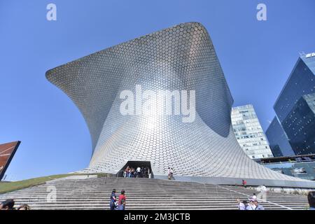 Das Soumaya Museum ist eine kulturelle Institution, die 1994 vom mexikanischen Architekten Fernando Romero entworfen wurde. /Eyepix Group (Kreditbild: © Carlos Tischler/Eyepix via ZUMA Press Wire) Kredit: ZUMA Press, Inc./Alamy Live News Stockfoto