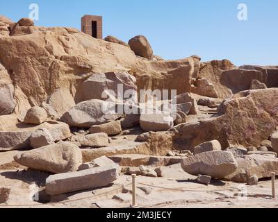 Der riesige unvollendete Obelisk in einem Steinbruch in Assuan, Ägypten Stockfoto