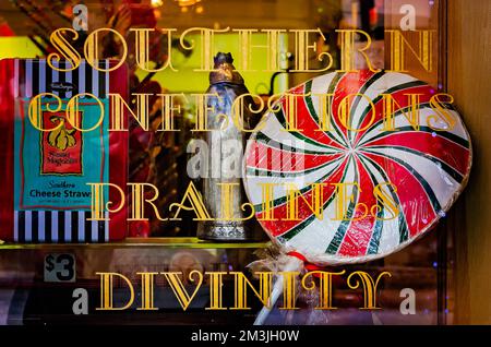 Three Georges Candy wirbt am 18. Dezember 2017 in Mobile, Alabama, für Pralinen im Südstaaten-Stil und Pekannergötlichkeit. Stockfoto