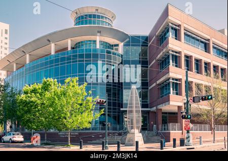 Houston, TX - 07. April 2022: UHD College of Public Service an der Main und Commerce Street in Houston, Texas. Stockfoto