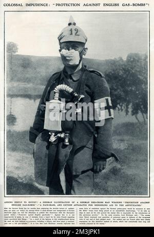 Deutscher Rotes Kreuz-Mann mit Gasmaske 1915 Stockfoto