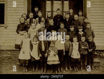 Old Village School unidentifiziertes Klassenbild, Schulen, Schulkinder, Schüler, Lehrer Stockfoto