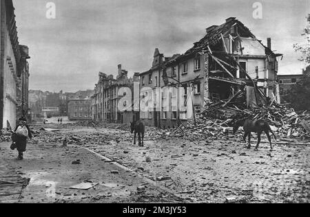 Beschädigte Straße in Aachen; 2. Weltkrieg 1944. Stockfoto