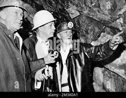 Harold Macmillan in einer Goldmine, 1960. Stockfoto