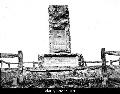 Das Memorial wurde 1908 von Hampshire County Cricket Captain E.M. enthüllt Sprot, um den Ort des Hambledon Cricket Club Grounds (ca. 1750-1787) zu markieren. Broadhalfpenny Down gilt als Geburtsort des modernen Cricket und das bat and Ball Inn in Hambledon, einem der ältesten Cricket-Pavillons. 1922 Stockfoto