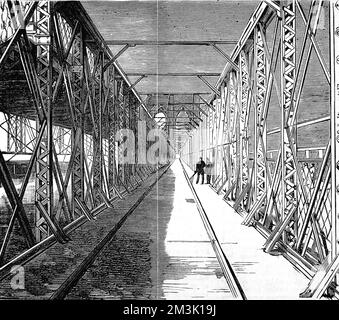 Die Eisenbahnlinie über die Brooklyn Bridge, New York, 1883. Stockfoto