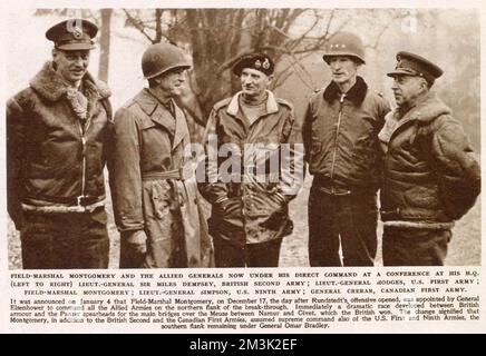 Foto (von links nach rechts): General Lieut-General Sir Miles Dempsey, zweite britische Armee; Generalleutnant Hodges, erste Armee der USA; Feldmarschall Montgomery; Lieut-General Simpson, 9. US-Armee; General Crerar, 1945. Kanadische First Army. Diese Generäle wurden Montgomery während der Kämpfe in den Ardennen im Winter 1944-5 unterstellt. Stockfoto