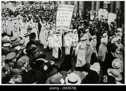 Kriegsarbeiter bei der Frauenprozession in London Stockfoto