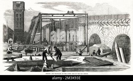 Bau der neuen Brücke : Inszenierung und Reisender auf der Oberseite der alten Brücke, abgerissen 1860. Beachten Sie, dass der St. Stephans Tower (Big Ben) unvollständig ist. 1855 Stockfoto