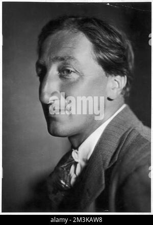 Fotografisches Porträt von Alan Patrick Herbert (1890-1971), britischer Autor, Humor, Dramatiker und Gesetzesreformaktivist. c.1928 Stockfoto