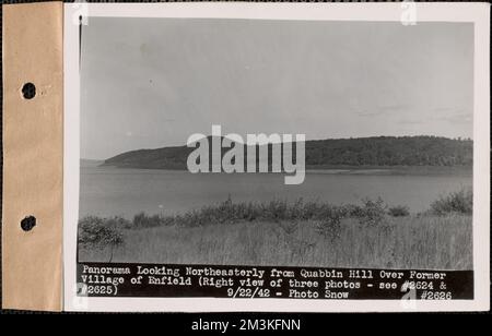 Panoramablick nordöstlich vom Quabbin Hill über das ehemalige Dorf Enfield (rechte Ansicht von drei Fotos), siehe Fotos Nr. 2624 und Nr. 2625, Quabbin Reservoir, Mass., 22. September 1942, Wasserwerke, Reservoirs, Wasserverteilungsstrukturen, Ingenieurwesen, allgemeine Ansichten, ehemalige Gemeinden Stockfoto