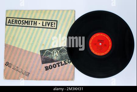 Klassische Rockband, Aerosmith, Musikalbum auf Schallplatten-LP-Disc. Titelseite: Bootleg-Albumcover. Stockfoto