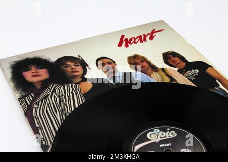 Greatest Hits-Live ist ein Album mit den größten Hits, Live-Aufnahmen und neuen Titeln der amerikanischen Rockband Heart auf dem Cover eines Schallplattenalbums. Stockfoto