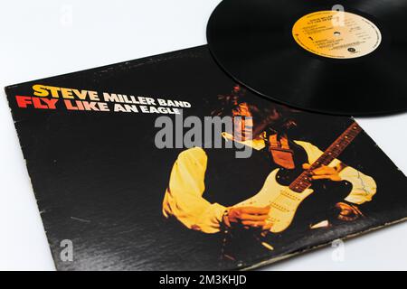 Fly Like an Eagle ist das neunte Studioalbum der amerikanischen Rockband Steve Miller Band auf einer Schallplatten-LP-Disc Stockfoto