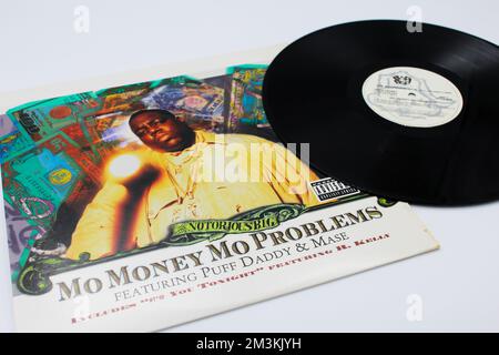 Mo Money Mo Problems ist ein Song von amerikanischem Rapper, dem berüchtigten B.I.G alias Biggie Smalls aus dem Album Life After Death auf Schallplatten-LP-Disc. Stockfoto