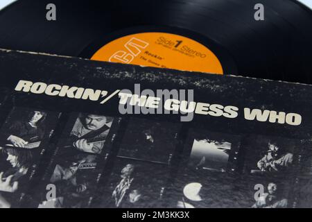 Psychedelischer Rock und Hard Rock Band, The Guess Who Musikalbum auf Vinyl LP Disc. Titel: Rockin' Album Cover Stockfoto