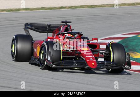 Ein Dateifoto vom 23.-02-2022 von Charles Leclerc, der einen Ferrari One-Two anführte, um den Bahrain Grand Prix zur Saisoneröffnung der Formel Eins zu gewinnen, vor dem Teamkollegen Carlos Sainz, mit Weltmeister Max Verstappen in Rente, nur noch drei Runden übrig. Ausgabedatum: Freitag, 16. Dezember 2022. Stockfoto