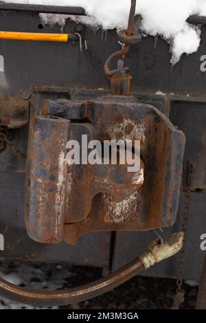 Ein Schnellwechsler auf einem BNSF American Hoist & Derrick Co., Modell 840 DE, 40-50 Tonnen, dieselelektrischer Lokomotivenkran, im Schnee, Troja, Montana. Dieses Modell Stockfoto