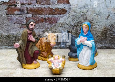 Weihnachtsszene. Heilige Figuren in einer italienischen Presepe. Stockfoto