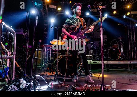 Mailand, Italien. 15.. Dezember 2022. Jack Collins von der Dead Poet Society tritt live in Mailand auf dem Circolo Magnolia Credit: SOPA Images Limited/Alamy Live News Stockfoto