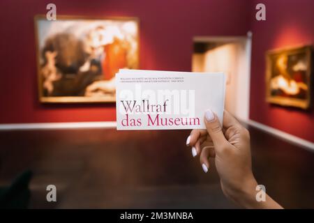 31. Juli 2022, Köln, Deutschland: Eintrittskarte für Wallraf- und Richartz-Museum mit Gemälden. Besuchen Sie die Kunstausstellung Stockfoto