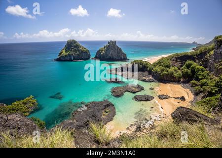 Der Blick auf den Two Brothers Rock. Fernando de Noronha, Pernambuco, Brasilien. Stockfoto