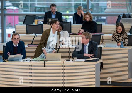 Plenarsitzung im Landeshaus Kiel Blick auf die Regierungsbank mit den Ministern Stockfoto