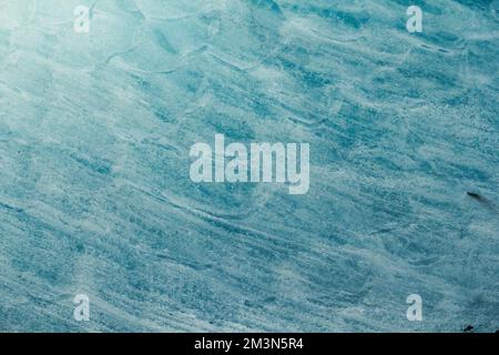 Nahaufnahme blauer wellenförmiger Eisfläche Konzeptfoto Stockfoto