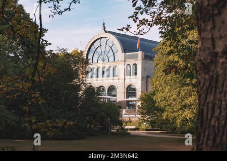 30. Juli 2022, Köln, Deutschland: Prächtiges Flora Botanical Garden Gebäude Stockfoto