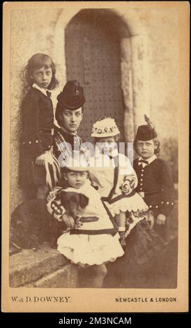 Prinzessin von Wales & Familie, Prinzessinnen, Prinzen, Alexandra, Königin, Consort of Edward VII, King of Great Britain, 1844-1925, George V, King of Great Britain, 1865-1936, Albert Victor, Prince, Duke of Clarence and Avondale, 1864-1892, Louise, Princess Royal, Duchess of Fife, 1867-1931, Carte de Visite Collection Stockfoto