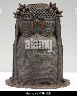 Berlin, Deutschland. 06.. Dezember 2022. Benin Bronzes werden versammelt, um nach Nigeria zu einer Pressekonferenz im Ethnologischen Museum Dahlem zurückzukehren. Kredit: Wolfgang Kumm/dpa/Alamy Live News Stockfoto