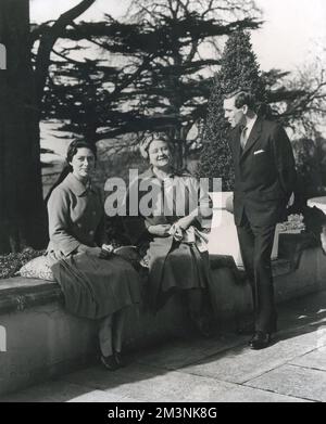 Prinzessin Margaret und Anthony Armstrong Jones mit Königin Mot Stockfoto