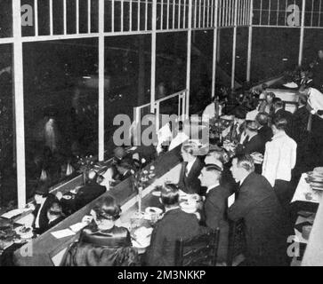 Windhundrennen und Abendessen in White City Stockfoto