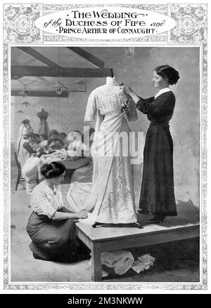 Frauen in der Werkstatt von Felix Barolet in Knightsbridge, die das Hochzeitskleid für die Hochzeit von Arthur, Prinz von Connaught und Alexandra, Herzogin von Fife, herstellten, die am 15. Oktober 1913 in der Kapelle Royal, St. James's Palace, London, stattfand. Im Vordergrund sind zwei Frauen, die an dem Kleid an einer Schneiderpuppe arbeiten, auf einer erhöhten Plattform. Es war aus weißem Charmeus-Satin, mit einem Unterkleid, das fein mit Blättern und Lilien mit Perlen, Diamanten und Silber bestickt war. Im Hintergrund sitzen mehrere weitere Frauen an einem Tisch. Oktober 1913 Stockfoto