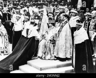 Krönung von Königin Elisabeth II., Prinz Philipp huldigt Stockfoto