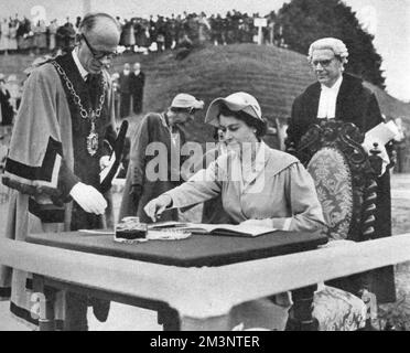 Queen Elizabeth bei Maumbury Rings, Dorchester, Dorset Stockfoto