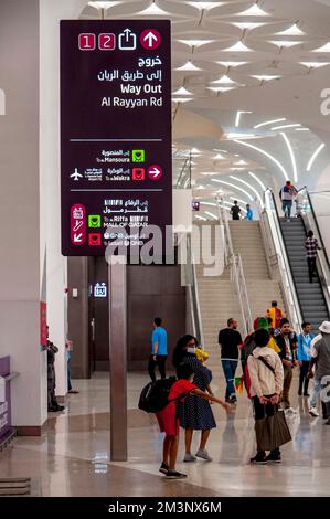 Beschilderung in der Doha Metro, Katar Stockfoto