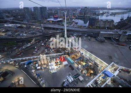 Die Londoner Seilbahn, auch als IFS Cloud Cable Car bekannt, verkehrt auf der anderen Seite der Themse in Greenwich. Aufnahme am 27.. November 2022. © Belinda Jiao jiao. Stockfoto