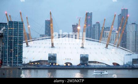 Die Londoner Seilbahn, auch als IFS Cloud Cable Car bekannt, verkehrt auf der anderen Seite der Themse in Greenwich. Aufnahme am 27.. November 2022. © Belinda Jiao jiao. Stockfoto