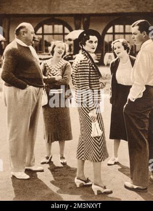 Lord Castlerosse, Lady Milton, Mrs Charles Sweeny (früher Miss Margaret Whigham, später Herzogin von Argyll), Lady Helena Fitzwilliam und der amerikanische Golfer Charles Sweeny im Le Touquet. Der Zuschauer sagt, dass „Frau Sweenys gestreifter Anzug eine gute Golf-Zuschauer-Mode war“. Datum: 1935 Stockfoto