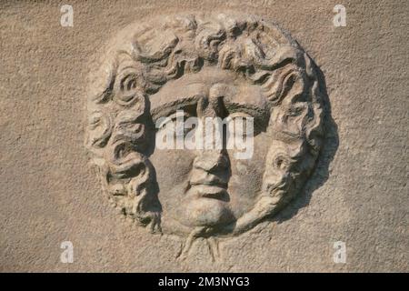 Relief auf einem Sarkophag in der antiken Stadt Aphrodisias in Geyre, Aydin, Turkiye Stockfoto