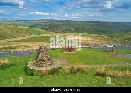 Aussichtspunkt Cliff Gate Road am Buttertubs Pass (zwischen Thwaite und Hawes). In Richtung Thwaite in Swaledale. Yorkshire Dales, Großbritannien Stockfoto